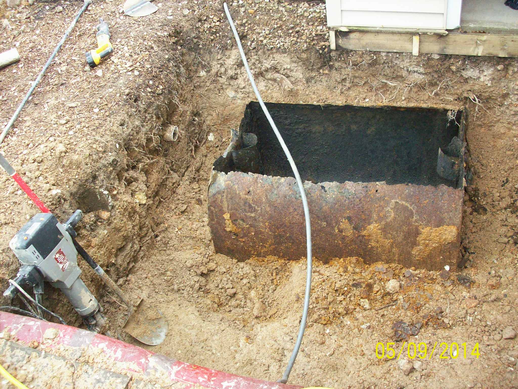 Hand dug tank install (1)